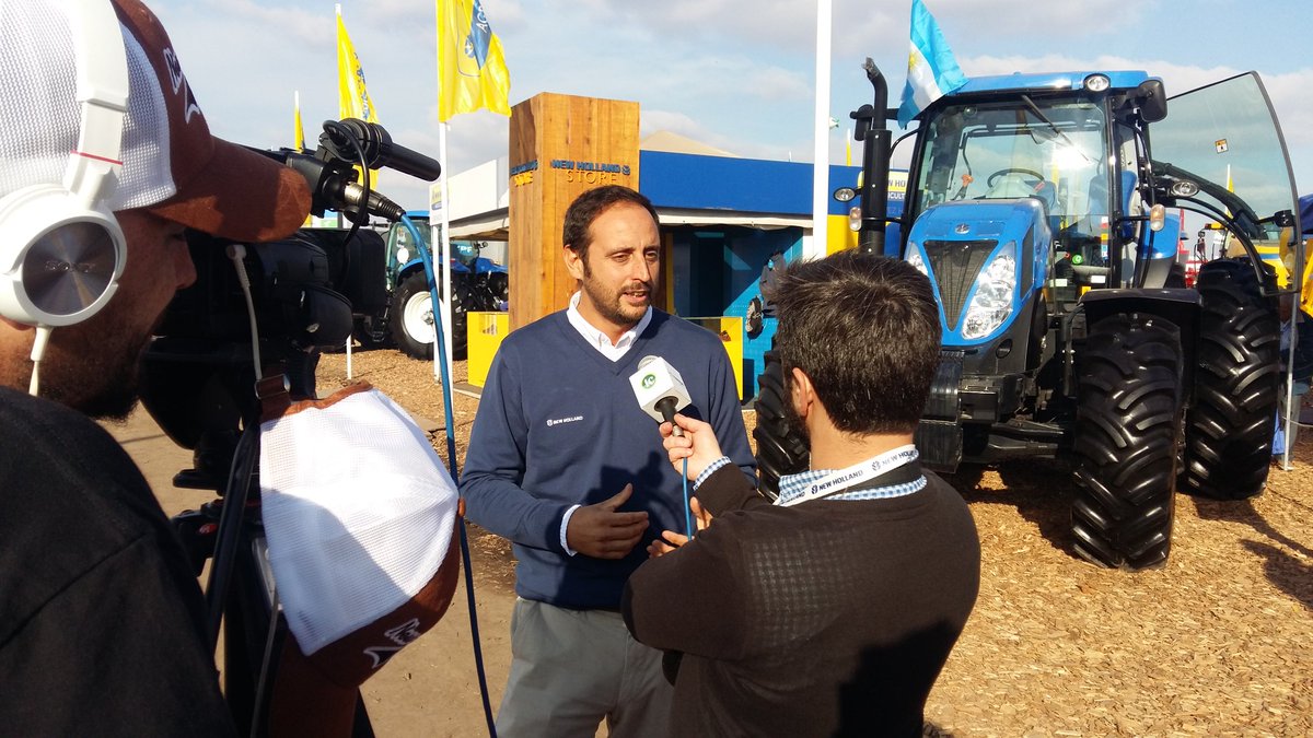 sebasgimenez's tweet photo. Ignacio Barrenese,  Director Comercial de @NewHollandArg con la prensa en @AgroActiva https://t.co/AyTkxnU63V