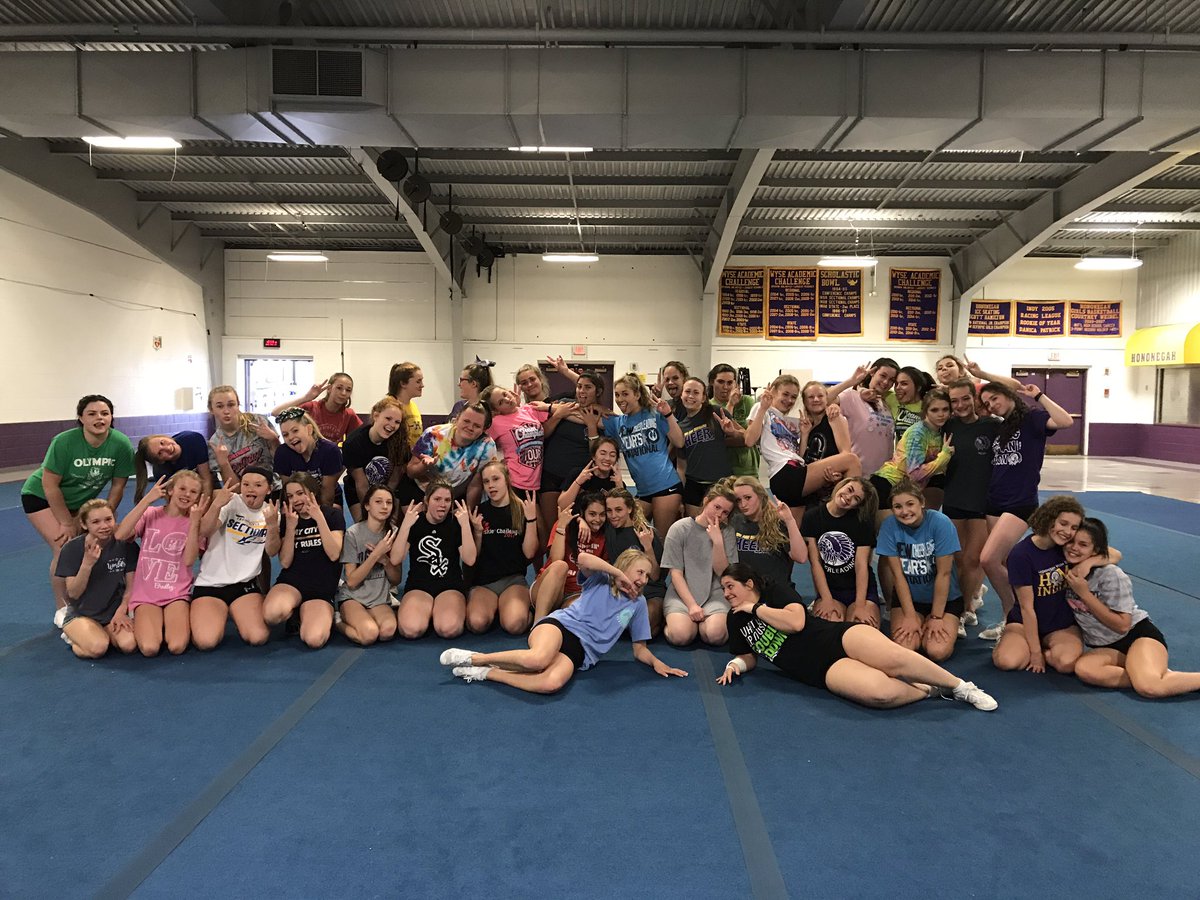 HononegahCheer's tweet photo. The start of something new. #HonoVC #HonoJVC https://t.co/H18d4GIHJt