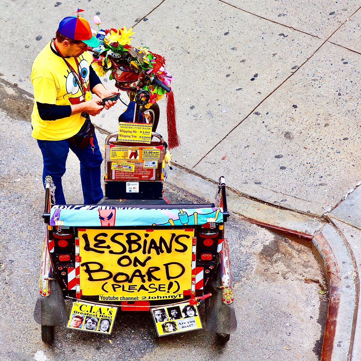 DavidGoodmanPix's tweet photo. Pedicab with personality! 😳😉#BelowTheHighLine #Pedicab #LesbiansOnboard #LesbiansOnboardPlease #StreetPhotography #TheHighLine #ParkInTheSky https://t.co/Xk656c4c1E