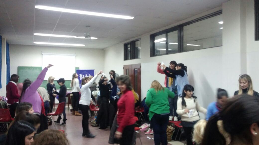 OMEPArgentina's tweet photo. Taller "Los chicos juegan y los maestros tambien" con la Prof. Patricia Goicochea #OMEParg #PrimeraInfancia #Nivelinicial #educachat https://t.co/9n93IpMGNu