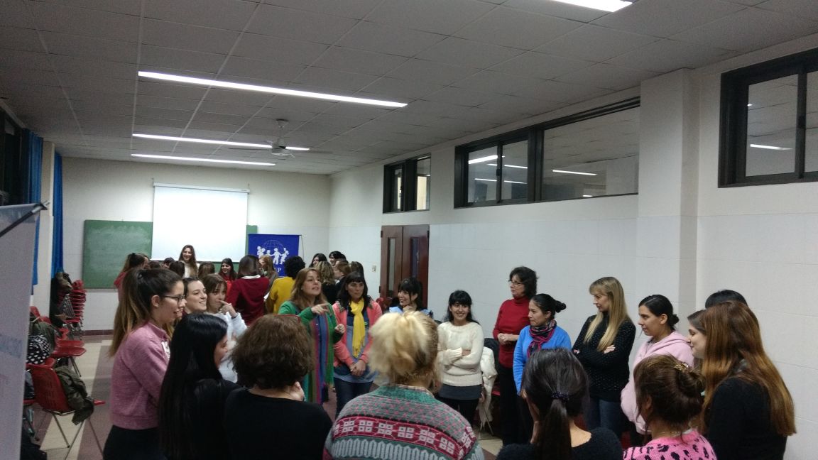 OMEPArgentina's tweet photo. Taller "Los chicos juegan y los maestros tambien" con la Prof. Patricia Goicochea #OMEParg #PrimeraInfancia #Nivelinicial #educachat https://t.co/9n93IpMGNu