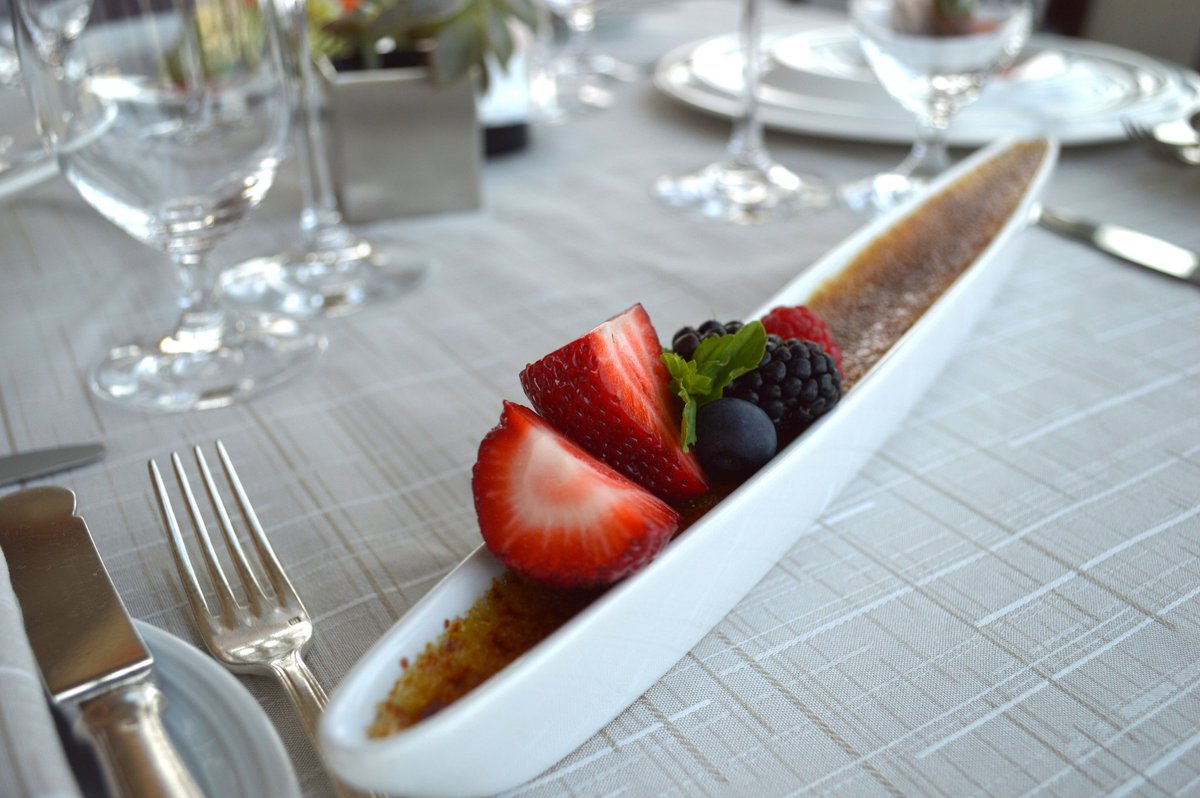 AlizeLV's tweet photo. Chef Tammy Alana works behind the scenes to bring the sweeter side of Sin City to your plate. @Vegas2LAMag: https://t.co/WeVUN6kSDL https://t.co/g32ulYad8H