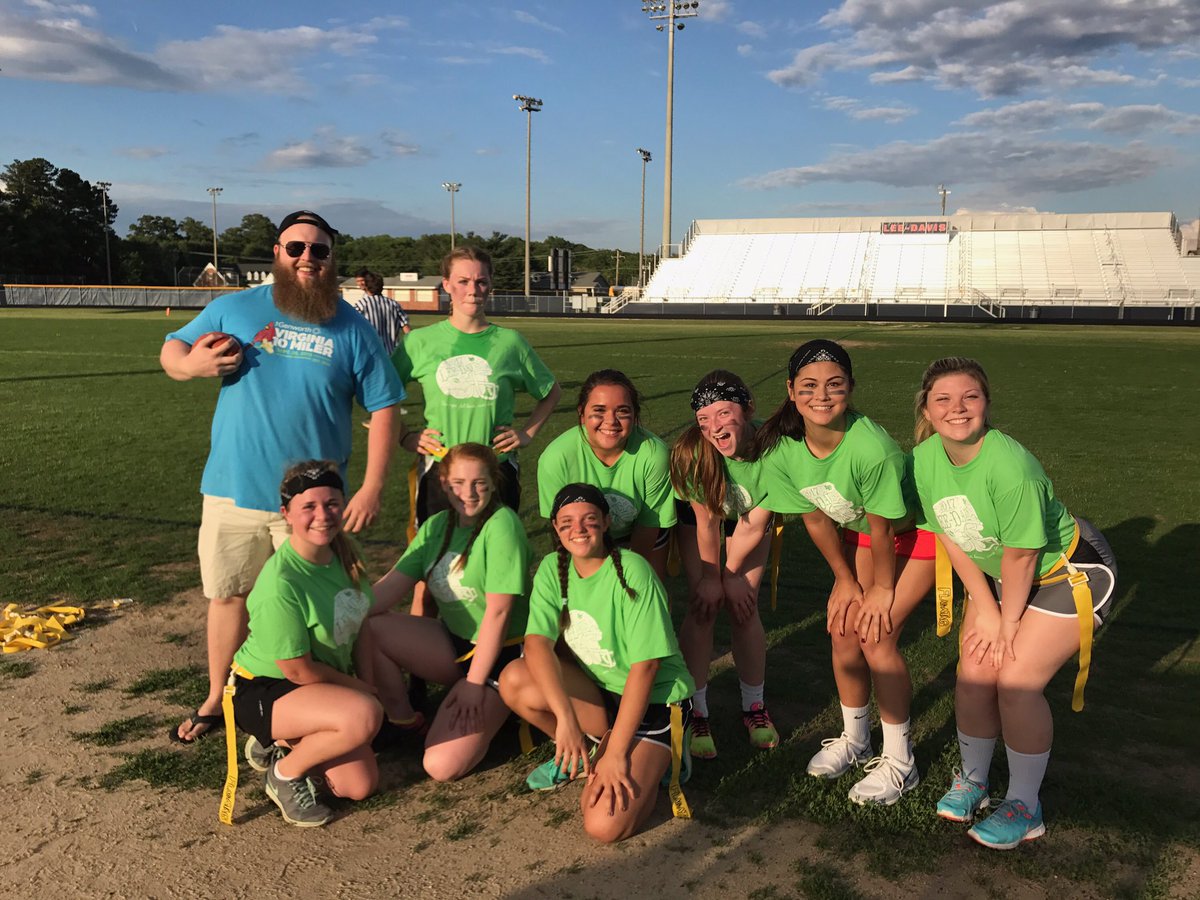 M_villeHS's tweet photo. The Powderpuff Teams! We have such great kids! #awesomeldstudents https://t.co/jYwB0vEiXc