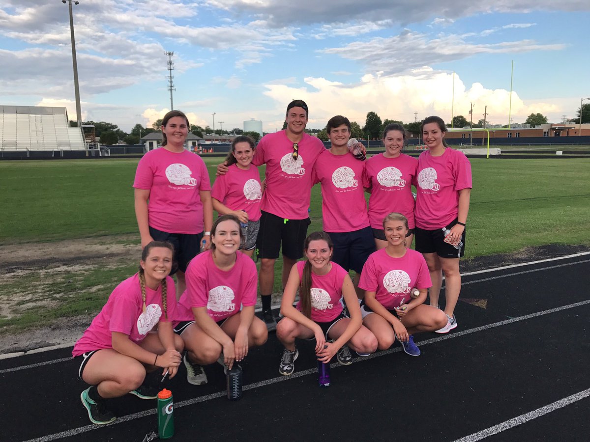 M_villeHS's tweet photo. The Powderpuff Teams! We have such great kids! #awesomeldstudents https://t.co/jYwB0vEiXc