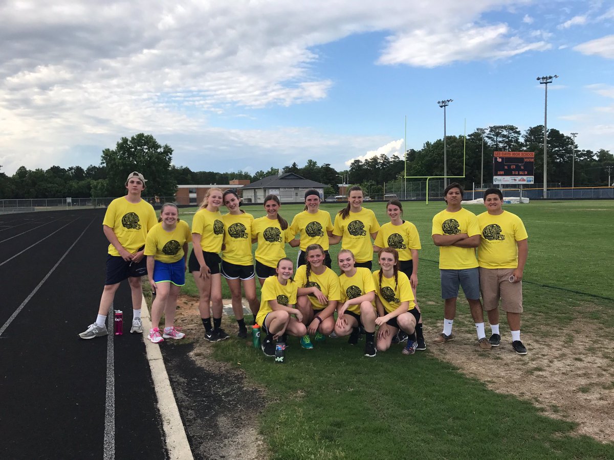 M_villeHS's tweet photo. The Powderpuff Teams! We have such great kids! #awesomeldstudents https://t.co/jYwB0vEiXc
