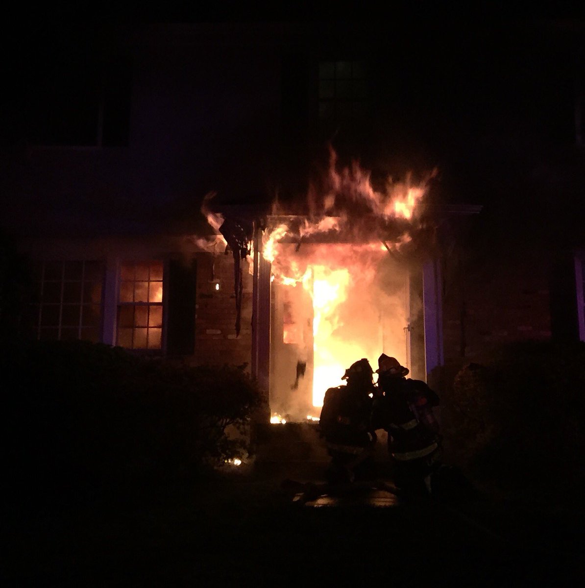 WPNYProFire's tweet photo. WP Fire at early morning fire. Residents unharmed. 5 Ff's injured, one burned when stairs to basement collapsed. Close call. Stay safe. https://t.co/SKqOF1vjVz