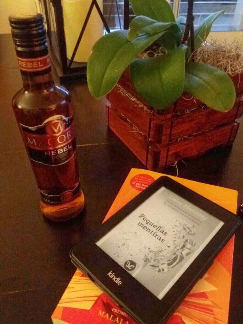 dahianaacosta12's tweet photo. Reunión del Club...#PrettyLitterLiars  #PequeñasMentiras #BookClubBW

#YoLeoconMacorix #RonMacorix 

@batifatty @SpookySoto https://t.co/kX0kj78c5Y