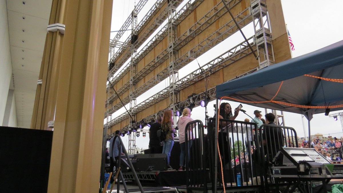4Wall's tweet photo. #4WallDC provided the lighting & rigging for the @kencen Open House this past weekend! #KCOpenHouse https://t.co/r8Iq0FK9X3