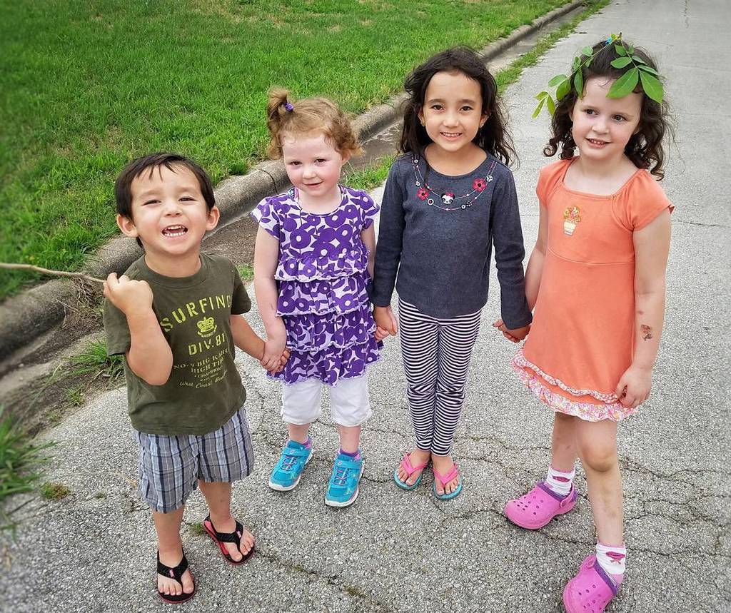 sjmenefee's tweet photo. Grateful for these fun friends and neighbors! #sameages #fastfriends 👫👭 https://t.co/h1fTjfOlTf https://t.co/P8IoEM2Bch