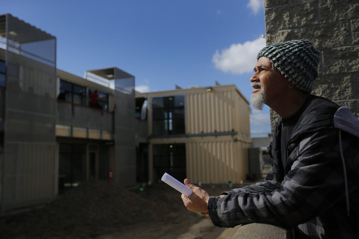 ColosIncUSA's tweet photo. #ShippingContainers #Repurposed into #AffordableHousing for #Homeless #Vets https://t.co/QvoOPvUuM6
#cargotecture #containermod #sustainable https://t.co/3nDiGLT8zy