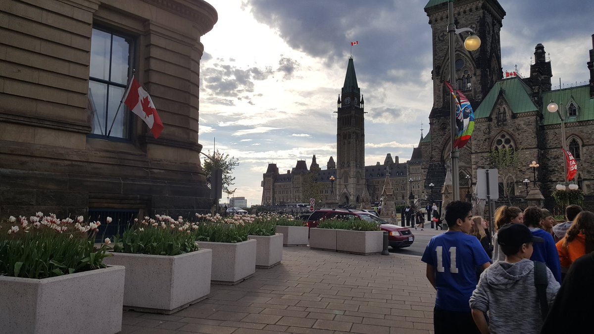 dmiskimmon's tweet photo. Grade 8 Bengals in Ottawa!@ArdaghBluffsPS https://t.co/hEic6zkF5a