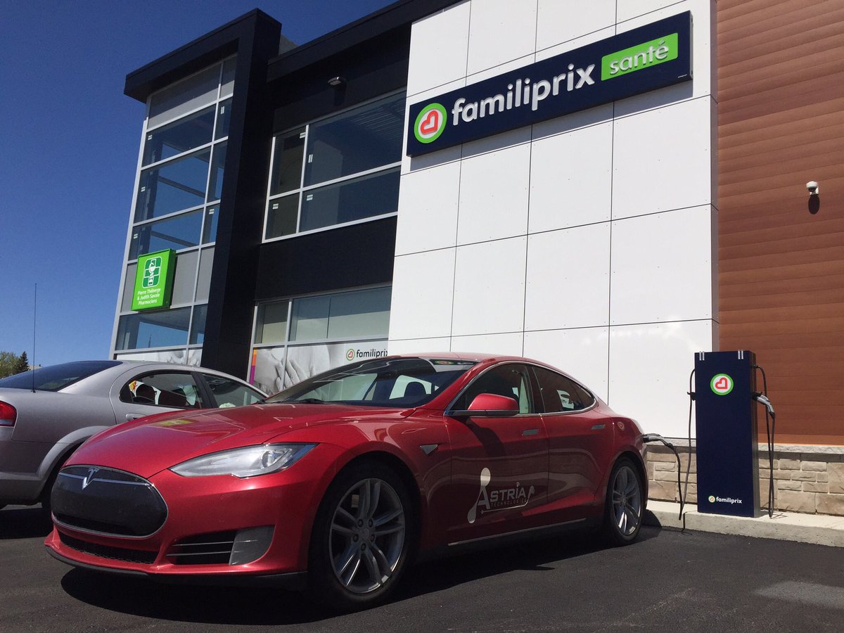 Astriatech's tweet image. La première borne de recharge Astria technologies de ce genre, installée au Familiprix de Nicolet