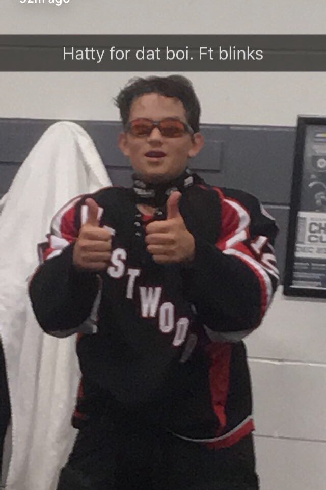 mleiendecker8's tweet photo. Happy bday brotha hope it's a good one! #blinks #tableboy @GraemeS16 https://t.co/Tz5GSt3zmZ