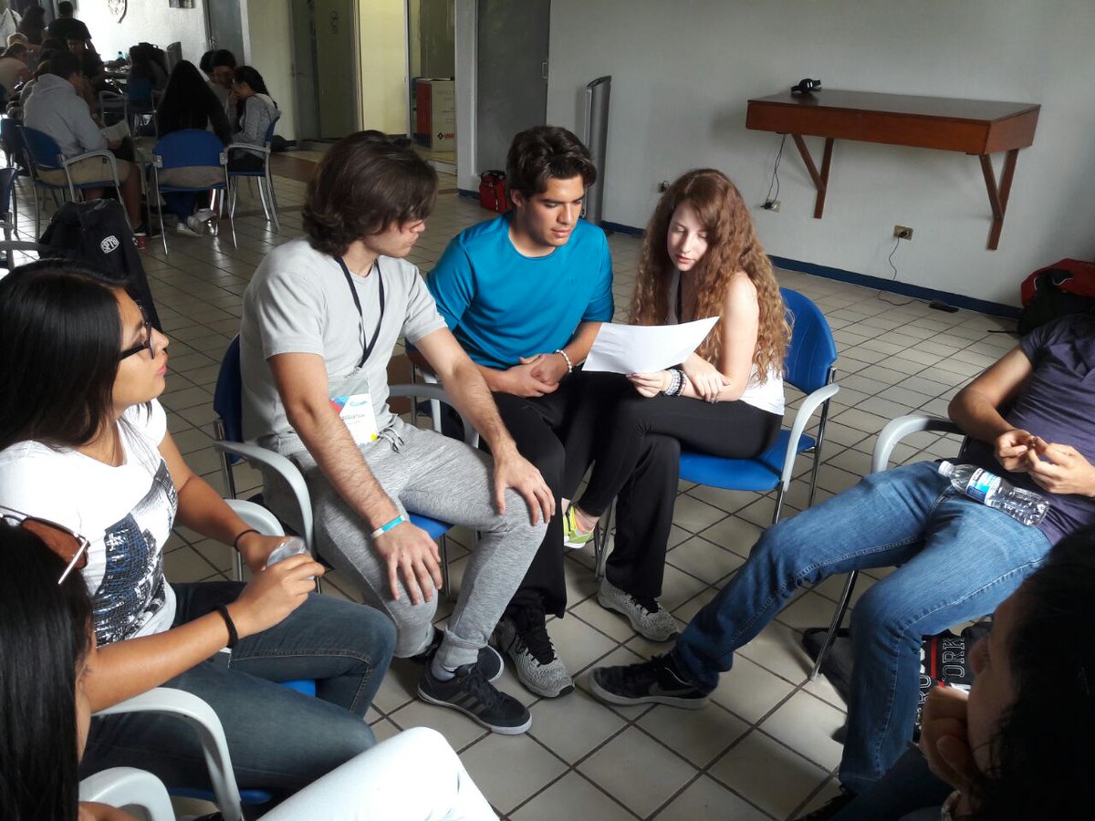 ColegioWard's tweet photo. #IAMSCU 2017 #StudentsTrack Sesiones de trabajo con Dr. Paul Carr y Gina Théssee de Cátedra @UNESCO DCMET y el Rev. @lbenji de @PainCollege https://t.co/63fCeSPQx1