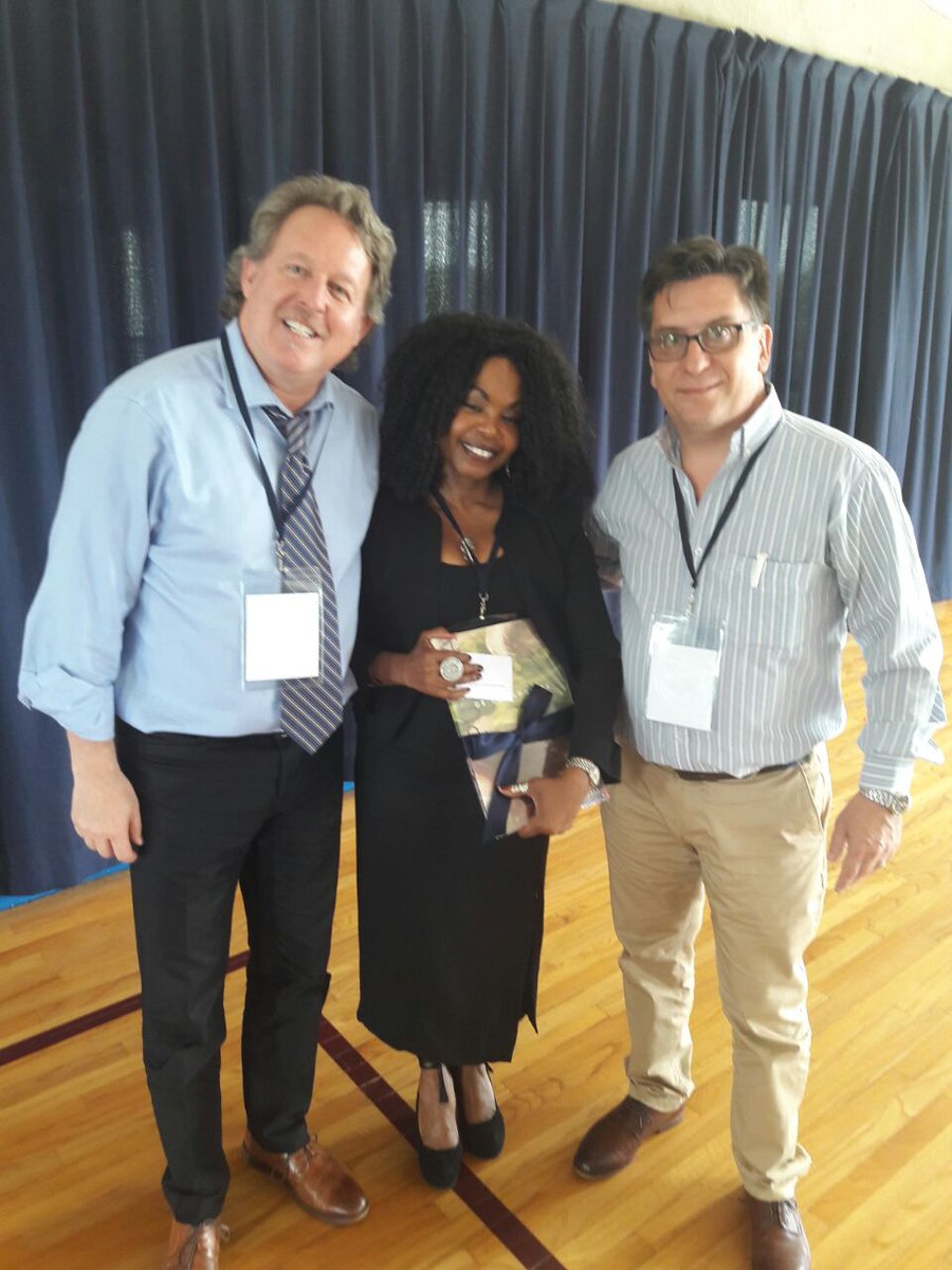 ColegioWard's tweet photo. #IAMSCU 2017 #StudentsTrack Sesiones de trabajo con Dr. Paul Carr y Gina Théssee de Cátedra @UNESCO DCMET y el Rev. @lbenji de @PainCollege https://t.co/63fCeSPQx1