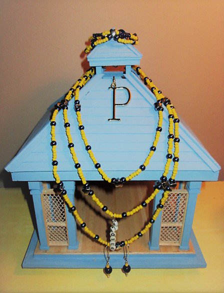 CrystalputsGod1's tweet photo. Must be a @PredsNHL fan to enter MY house!😉Let's go @PredsNHL Game two is OURS! ✔️💛 My PREDS, jewelry that I made! 😊💛 #PENSvsPREDS #inspired https://t.co/v6psrYVEO2
