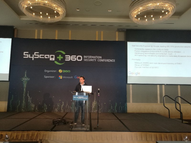 SyScan360's tweet image. Fermin J. Serna @fjserna is on the stage explaining Glibc vulnerability CVE-2015-7547 and Google #SyScan360