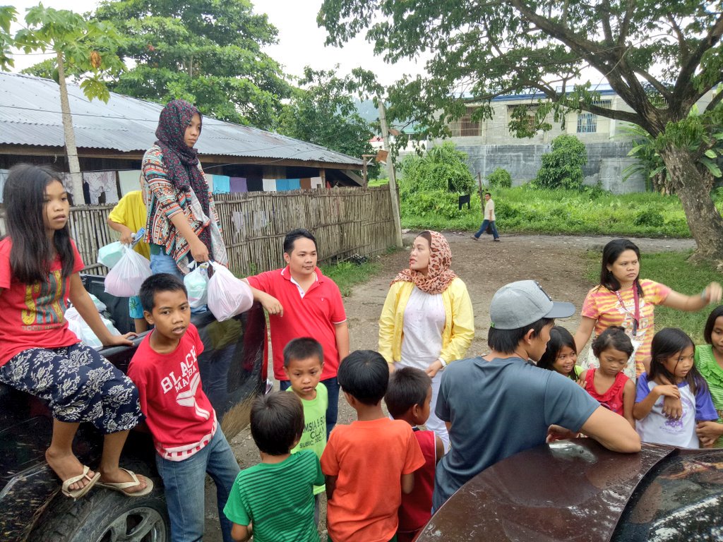 KimIndar's tweet photo. Best time to share what you have.❤❤
#BetaSigmaLambda
#Lawyers 
 #MarawiClash 
#MarawiCity 
#humanitarianaid 
#OneForMarawi https://t.co/mexRD4MR6O