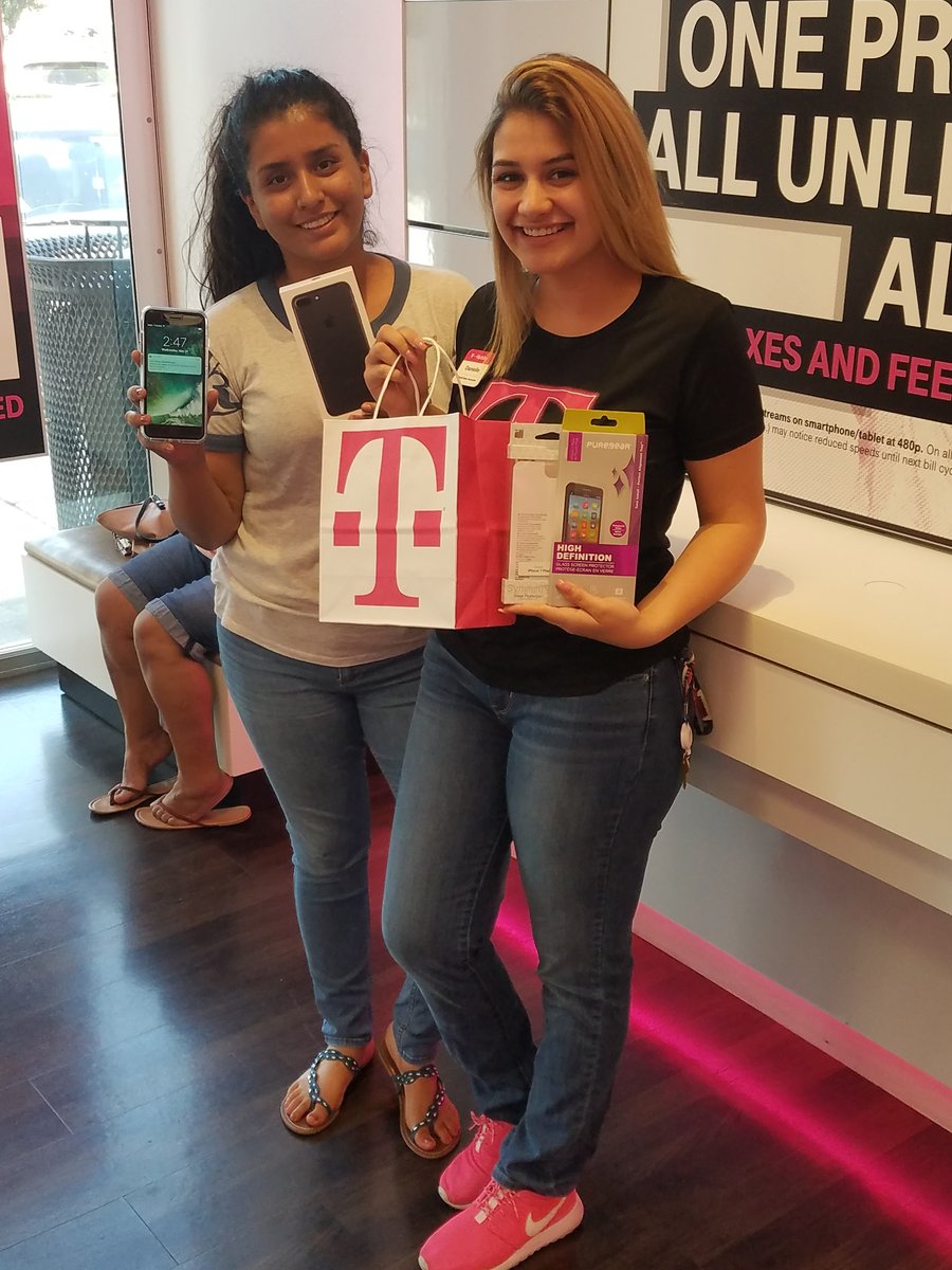 danielleTmobile's tweet photo. Upgrades for the win! @tonyp1174 @dabidthegoliath @CMeach84 @anthonyheng82 @tommyhheng #HammerTime🔨 https://t.co/IvK5RCoctN