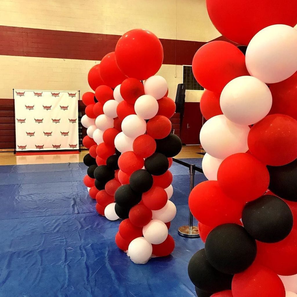 BarstowSTEM's tweet photo. We are even ready for the photos after the ceremony! Tag your pictures #stemclassof2017 #aztecclassof2021 https://t.co/Ap0h6bLXZm https://t.co/sEdZL4uNTK