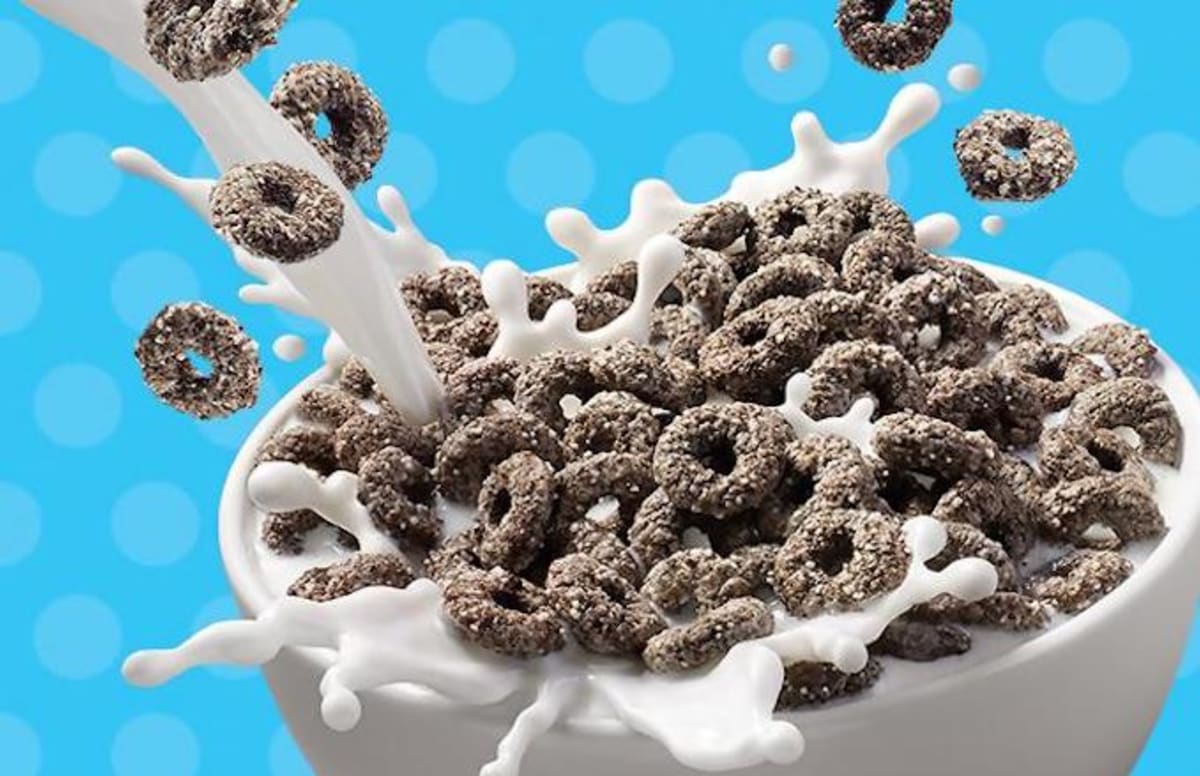 Complex's tweet photo. Oreo O's is returning after being out of our lives for far too long. https://t.co/7pOg9daVTQ https://t.co/fDwT7x7jqV