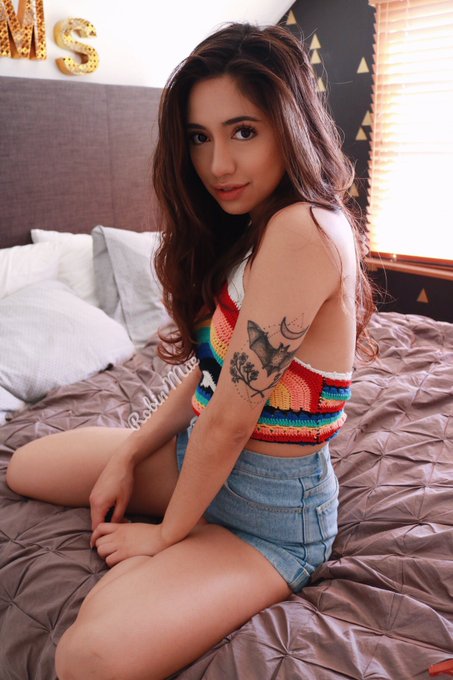 I'm a lot like you, so please, hello, i'm here, i'm waiting 🌈 https://t.co/bBLUG9wybd