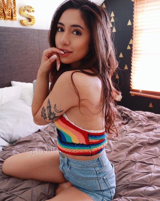 I'm a lot like you, so please, hello, i'm here, i'm waiting 🌈 https://t.co/bBLUG9wybd