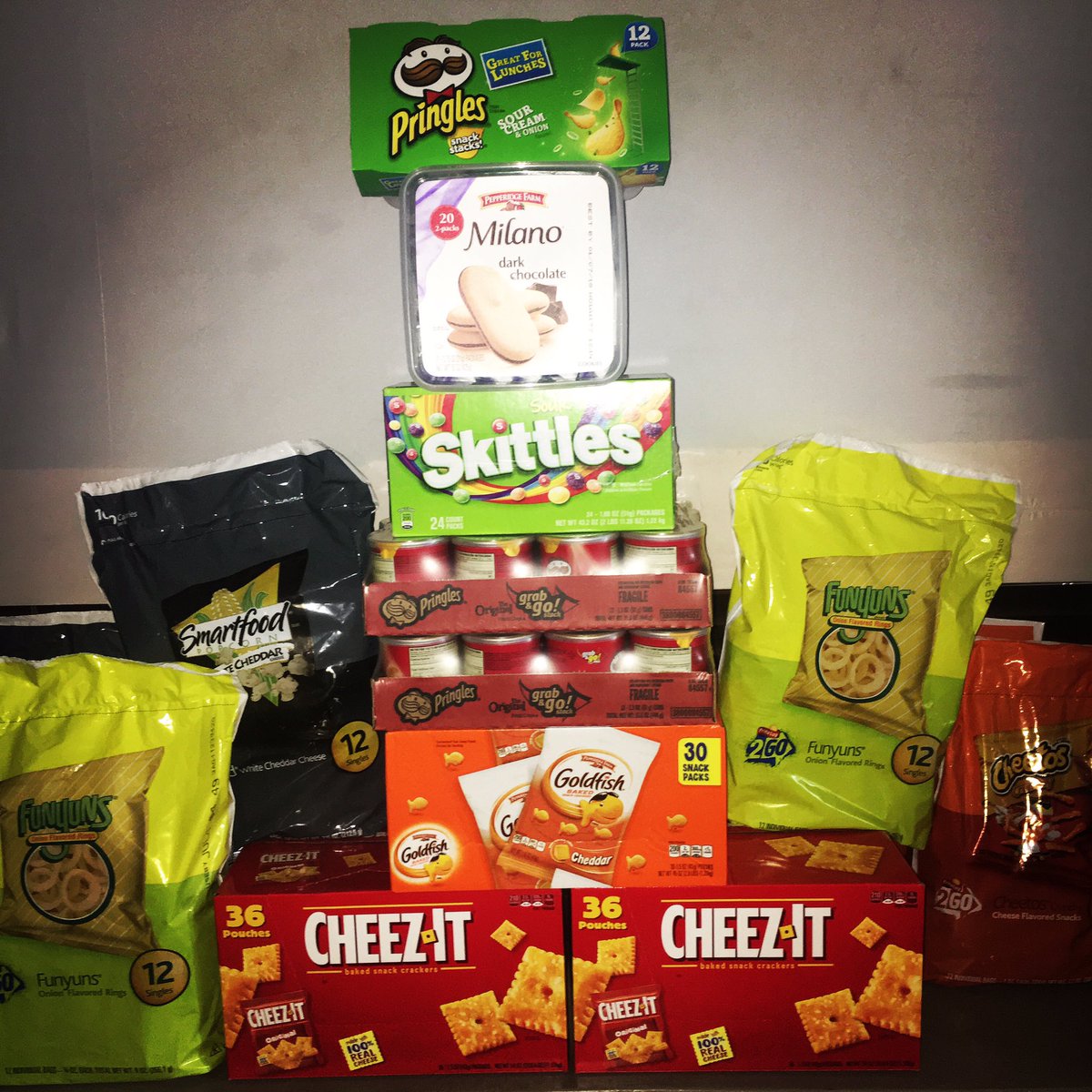 SNAKcUW's tweet photo. We got a whole bunch of new products today! Check them out and we'll see you from 8PM-1:30AM. #justsnacks https://t.co/M6TdZbXDvQ