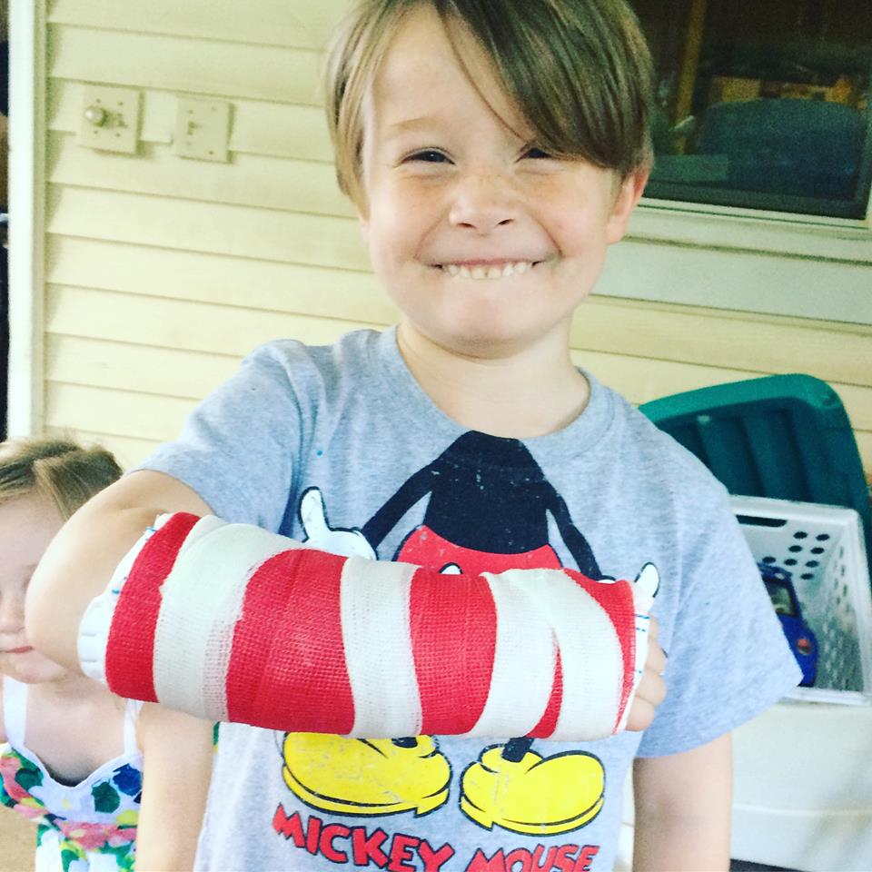 MelandLisaTeach's tweet photo. @BillyHamilton  @Reds how do I get my little #redsfans cast signed by idols? weekend game? https://t.co/K2JLDZTWPe