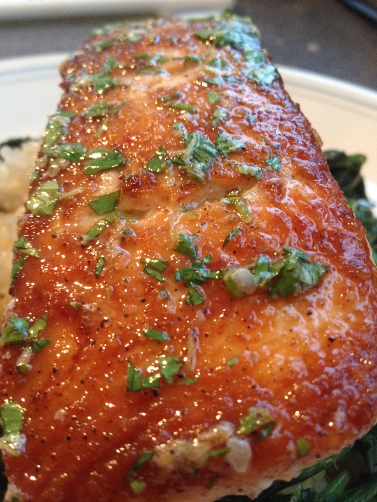 Chef_CarICasper's tweet photo. Next time we take #ElJefeFoodTruck to the #PacificNorthwest, we're  definitely going fishing.
Seared #salmon with a cilantro-lime butter.$15 https://t.co/vXd2mP2Kiw