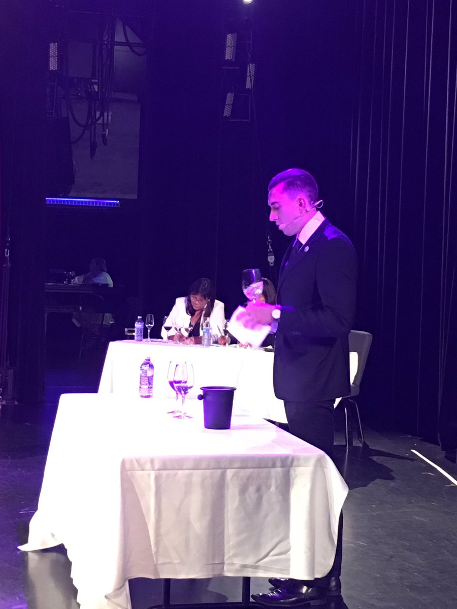 acspquebec's tweet photo. Joris Garcia en deuxième épreuve : la dégustation #MSQ2017 #sommelier https://t.co/goF3JWGYnG
