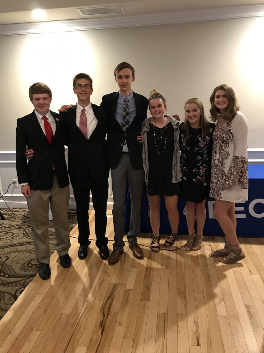 MarshfieldDECA's tweet photo. Marshfield DECA's 2017-2018 Officer Team https://t.co/9l8Yx7IkzO