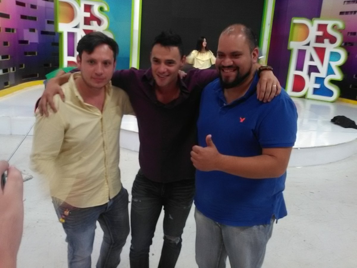 Karlitaz8's tweet photo. Aquí puro #Galán #Fenómeno #Astro #GranPatriarca #Moustro #RompeRating de la Tv #Destardes https://t.co/wKjnKq9JSR
