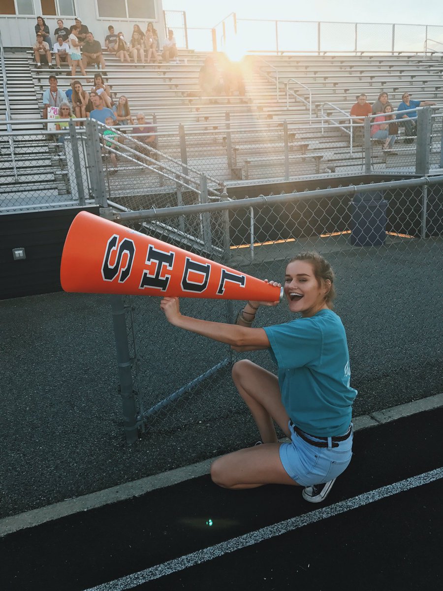 lexiwolk's tweet photo. sca loves LD &amp; sca loves Powder Puff 💙💙 https://t.co/GxrX90KeNN
