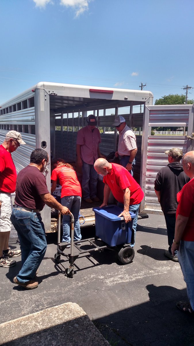 mandrews64's tweet photo. #fllood #victim supplies delivered by #Sevier county #extension Service and Lakeside #4-H club members to #Randolph County. Thank You! https://t.co/TYDKtFr7lC