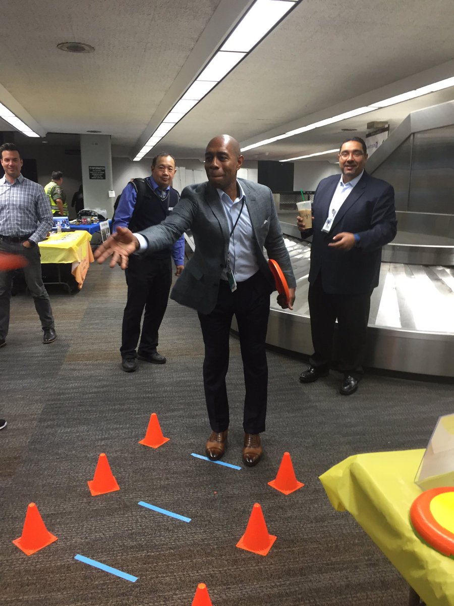 bedoodles's tweet photo. FOD frisbee @sfo_safety fair @weareunited  3 out of 3!!!! Mike and Rossi you rock!!! @MikeHannaUAL @rossithomas27 https://t.co/ooIkRhL7Wn