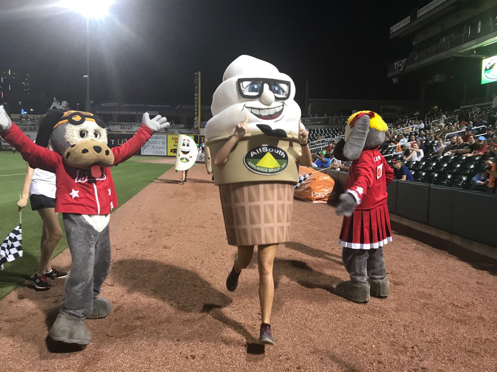 SammyLegend16's tweet photo. Finally broke through in the @AllSouthApp #FastFoodRace on #TurnBackTheClockNight at #RegionsField! https://t.co/bXmECwqvXr