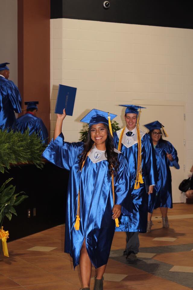 VeronicaSnchz's tweet photo. May 26, 2017 🎓 #NSAlumni https://t.co/Yi1vzpzz2g