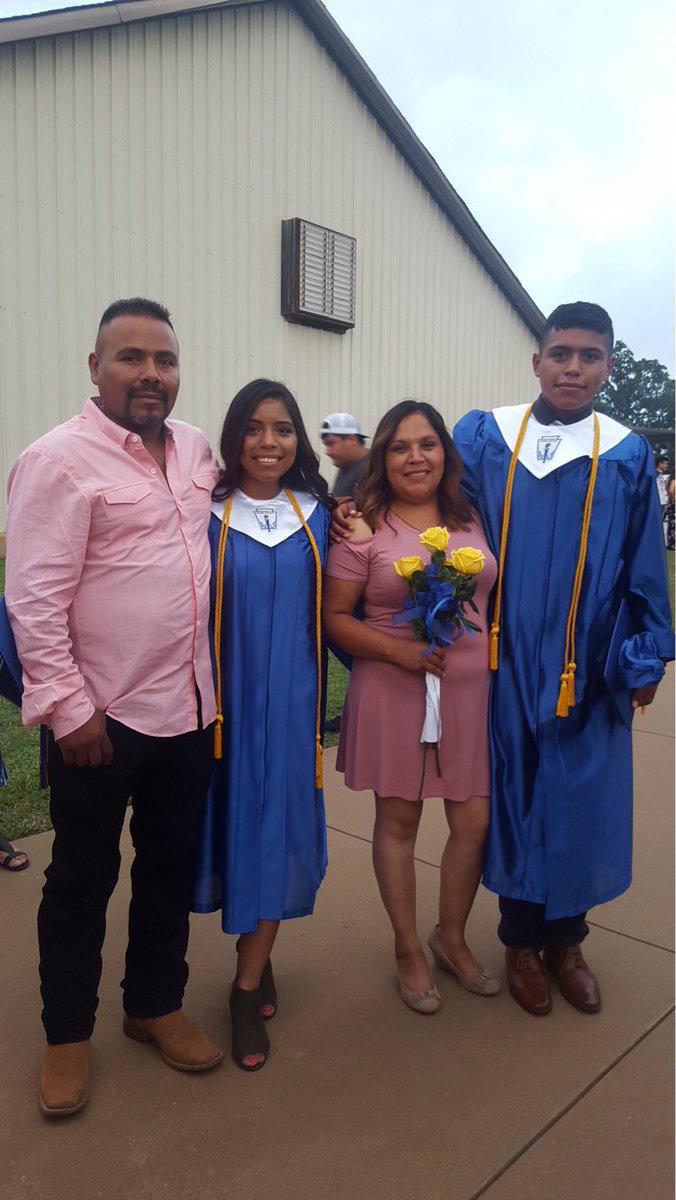VeronicaSnchz's tweet photo. May 26, 2017 🎓 #NSAlumni https://t.co/Yi1vzpzz2g