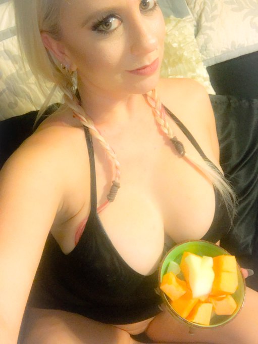 Who wants melons with melons??? https://t.co/lTyb99xw3A<a href="/tag/humpday"class="tags"><span>#humpday</span></a><a href="/tag/asswednesday"class="tags"><span>#asswednesday</span></a><a href="/tag/r8myass"class="tags"><span>#r8myass</span></a>