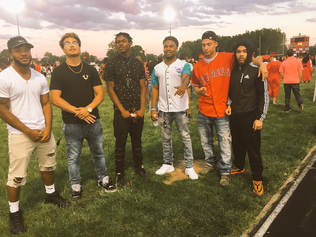 1TheLastOne's tweet photo. Issa gang flick 🤑🤘🏾 https://t.co/nabKY5B7Rc