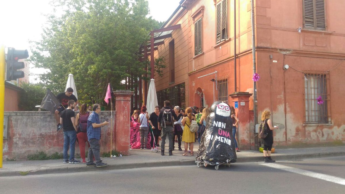 ZonaRosaPisa's tweet photo. La Mala Servanen Jin è tornata! @nonunadimeno @Casa_donna_Pisa @DinamoPress @PasionariaIT @Anarkikka @fab_bloc @FikaSicula @outofline_PC https://t.co/5IgoyuVKdV