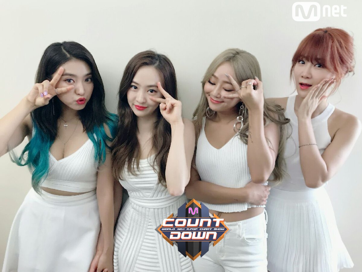 OfficialMwave's tweet photo. [#MCOUNTDOWN : All the SELFIES😘] #SISTAR
Don't miss their special stage before disbandment!

Watch On-Air at 6PM📺: https://t.co/Pq4jchJTUt https://t.co/oHfuSn5xR7