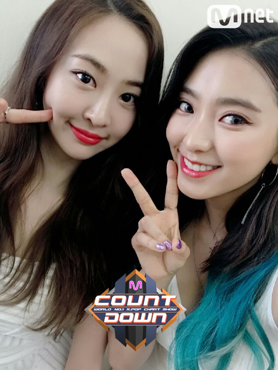 OfficialMwave's tweet photo. [#MCOUNTDOWN : All the SELFIES😘] #SISTAR
Don't miss their special stage before disbandment!

Watch On-Air at 6PM📺: https://t.co/Pq4jchJTUt https://t.co/oHfuSn5xR7
