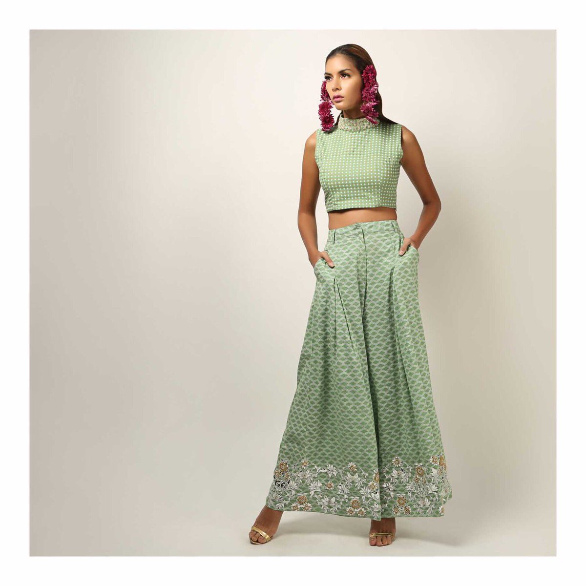 surendribyYC's tweet photo. Bring the glamour back to #brunch, this #summer | #surendri #surendribyyogeshchaudhary #yogeshchaudhary #fashion #SS17 https://t.co/SuJzB5LkUD