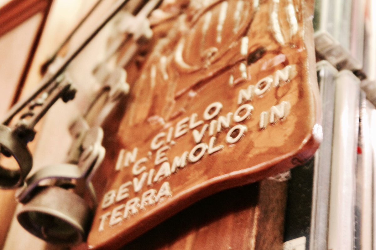 Il piacere della vita: cibo di qualità e buon vino. Meglio se in compagnia. #winefriends #milano #ristorante