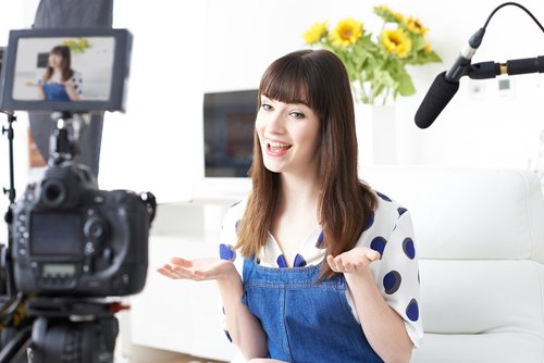 MumsnetBloggers's tweet photo. Are you a vlogger? Sign up to our Mumsnet #VloggersNetwork and you could feature in our videos https://t.co/QkTsLjlJjN https://t.co/UQnRGVlaZA