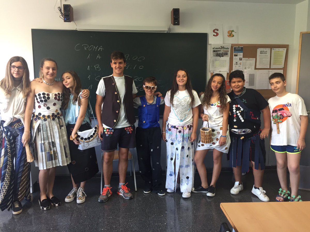 IESCotesBaixes's tweet photo. El models de 1 ESO B preparats per la sessió de fotografia prèvia a la desfilada de demà. #projecteglobal #cotesestademoda https://t.co/febHnbKQcO