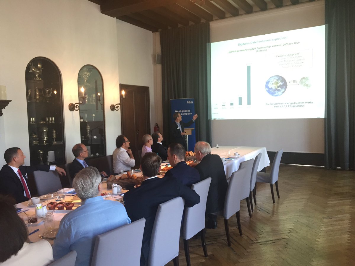 .<a href="/HLeichsenring/">HansjörgLeichsenring</a> zeigt die Chancen und Risiken in der #Digitalisierung auf.