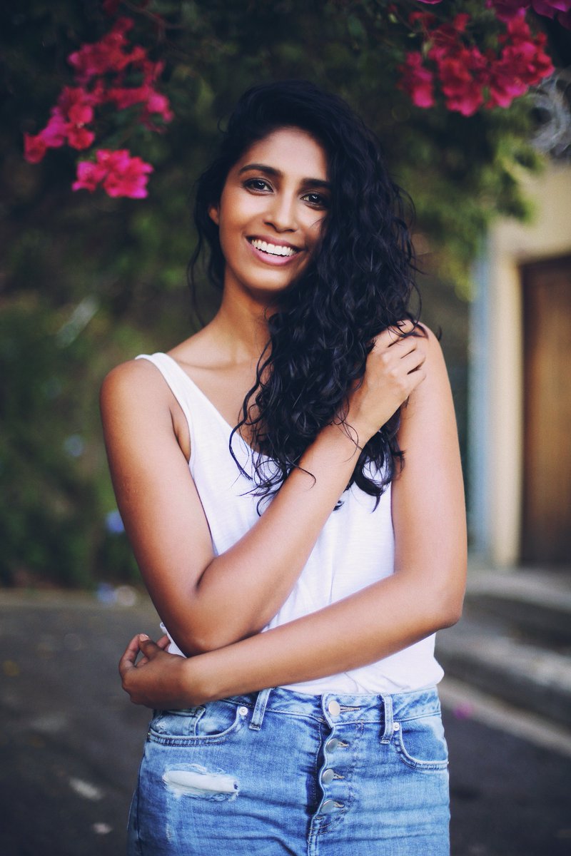 damodelsza's tweet photo. STREET STYLE: Our fresh faced beauty Priyanka has a beautiful smile in casual wear #damodels #StreetStyle #denim #curlyhair #smile #Modeling https://t.co/x3Sn4GNgqM